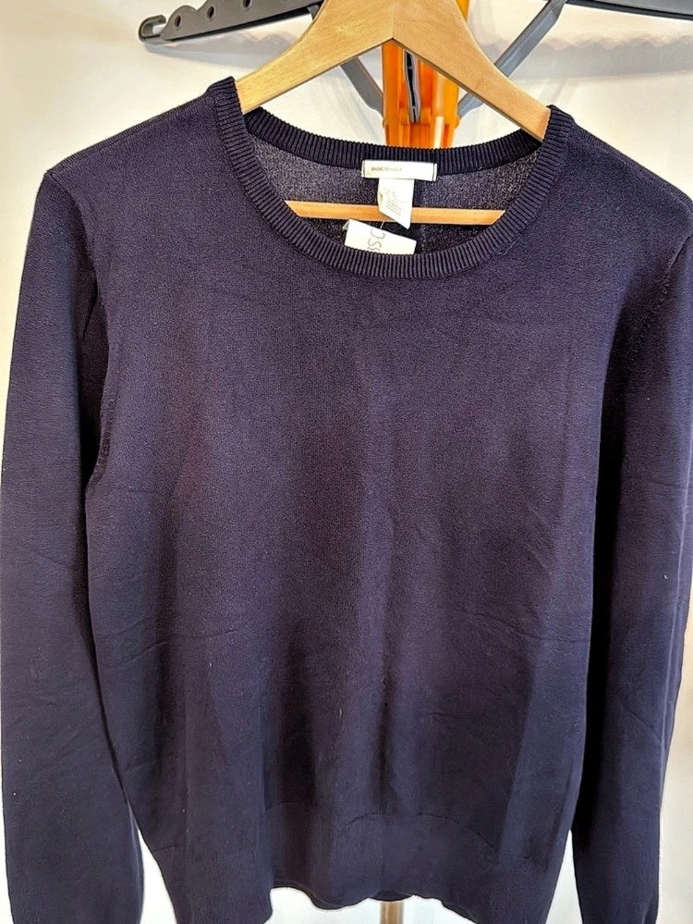 H&Medium Crewneck Sweater in Purple Size Medium Like New